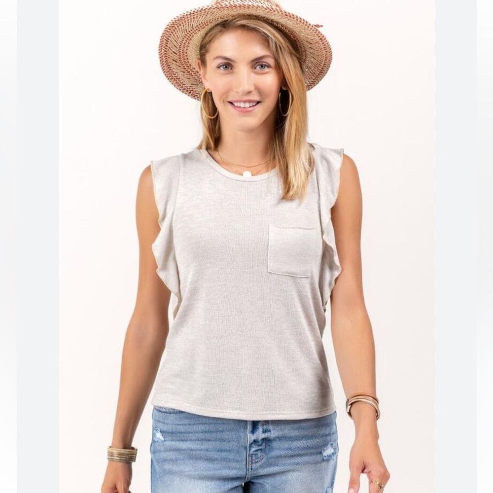 NWT Francesca’s Maggie Flutter Sleeve Pocket Tee Ruffle Sleeve Size Small